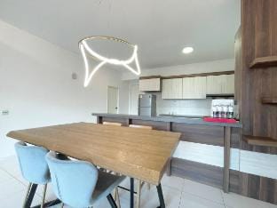 Skyloft 1MinToAEON Bukit Indah3BR PoolView4to16pax Vacation rental in Johor Bahru