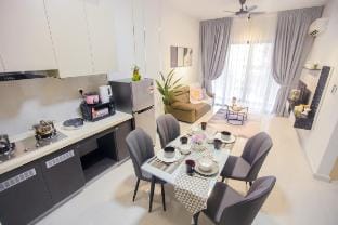 Danga Bay Cozy Home Away Central of JB -By The One Vacation rental in Johor Bahru