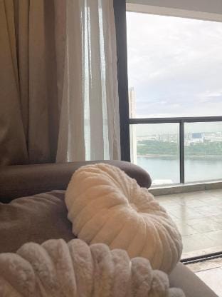 R&F SuperSeaview 3BR LuxuryStyle 4-10Pax R&F Mall Vacation rental in Johor Bahru