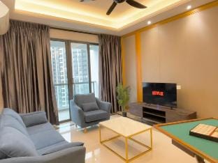 R&F Seaview Topfloor 3BR Modern Style 4to12pax Vacation rental in Johor Bahru