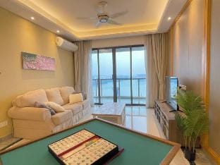 R&F SeaView Rare Bathtub 3BR Hotel Feel 4-12pax Vacation rental in Johor Bahru