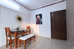 Premium 3BHK High-Floor | Near Goregaon Exhibition Vacation rental in Mumbai