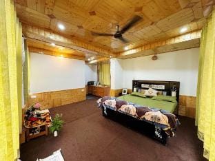 The Ridge Room - Valley View @ The Pine Pause Vacation rental in Himachal Pradesh