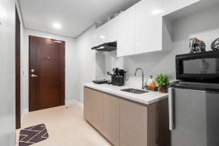 Premium Cebu Studio: Infinity Pool & Gym, Sleep 4 Vacation rental in Lapu-Lapu City
