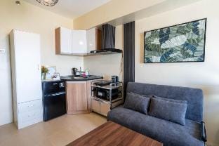 Central Studio in Cebu IT Park - Family Friendly Apartment in Lapu-Lapu City