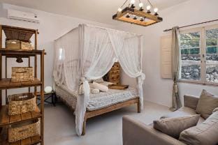 Rock Villa Legend| Luxe Retreat| Pool |Castle view Villa in Santorini