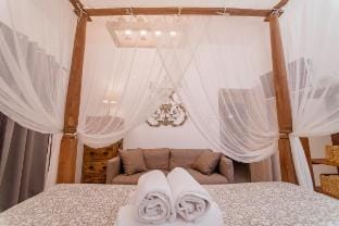 Rock Villa Legend| Luxe Retreat| Pool |Castle view Villa in Santorini