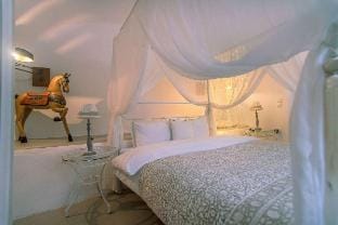 Rock Villa Myth | Jacuzzi | 450 m, Sea View Yard Vacation rental in Santorini