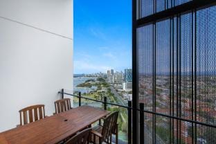 Skyline Showdown - Views, Games & Vibes Vacation rental in Main Beach