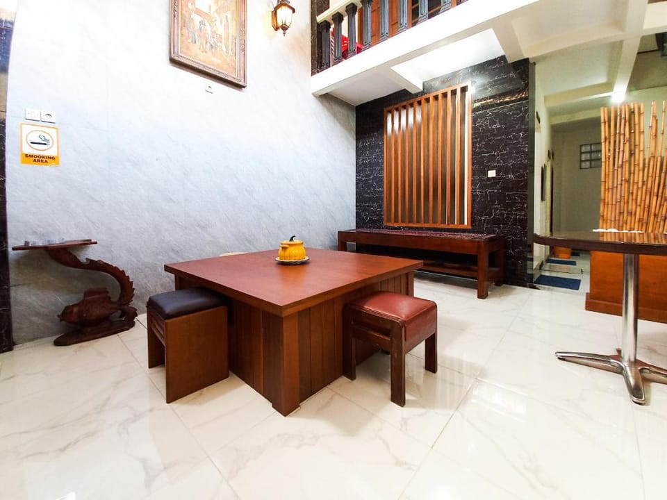 Wisma Trubus Syariah RedPartner Near RSUD Koesma Tuban Hotel in East Java