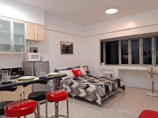 CocaCola Studio Unit McKinley Vacation rental in Makati