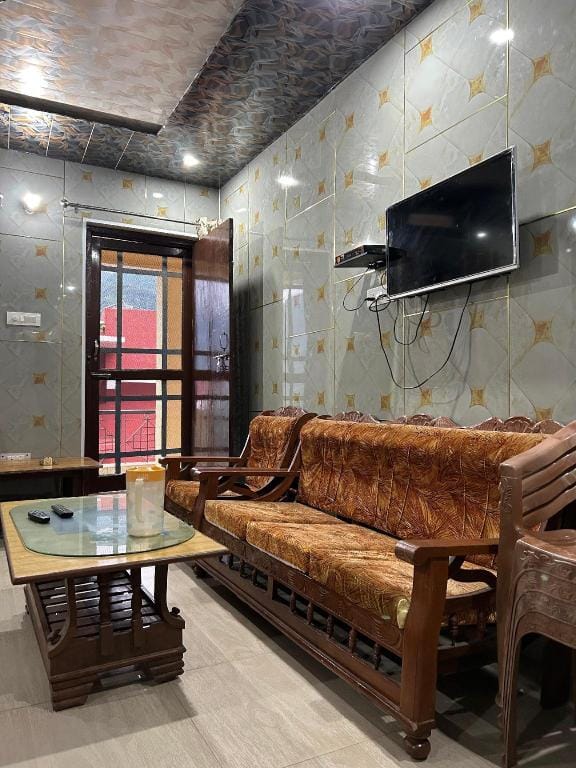 Anushri Lodge And Restaurants Hotel in Uttarakhand