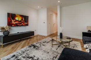 The Hidden Suite - 4BR Townhome Roof Top Vacation rental in Manchester