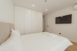 DOWNTOWN PREMIUM with BALCONY by VACATIONY Apartment in Porto