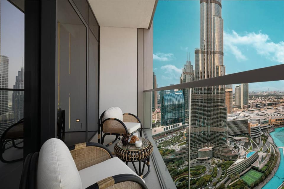 Luxury 2BR Burj View Private Hot Tub WalkDubaiMall Apartment in Dubai