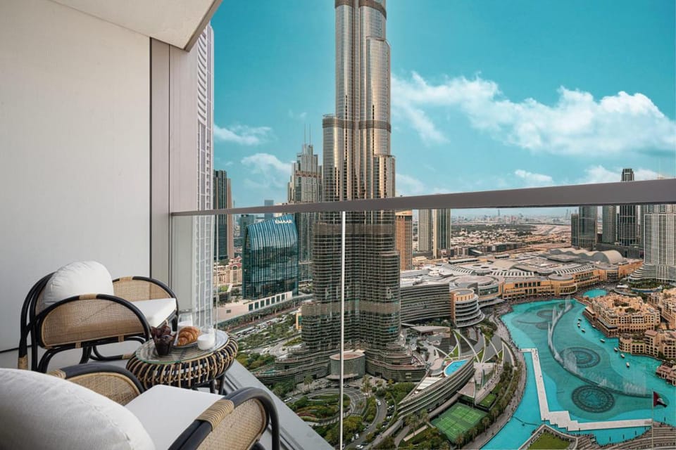 Luxury 2BR Burj View Private Hot Tub WalkDubaiMall Apartment in Dubai