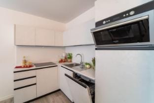Live the Good Life  Fully Equipped Modern Holiday Home Apartment in Lignano Sabbiadoro