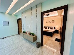 Skyview 5BHK Luxury Penthouse | Gomti Nagar Vacation rental in Lucknow