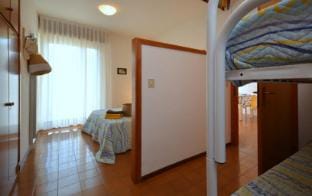 A Light and Airy Retreat in Bibiones Center Apartment in Bibione