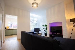 Comfy 4 Bed, Near City Center, Free Parking & Wifi Vacation rental in Manchester