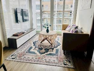 2BR Luxury Apt–Sea View-Heart of Bai Chay Apartment in Laos