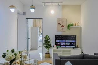 Stylish 4BR M Vertica Walk to MRT & Velocity Mall Apartment in Federal Territory of Kuala Lumpur