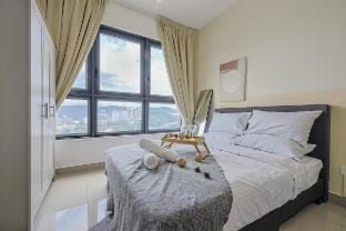 Stylish 4BR M Vertica Walk to MRT & Velocity Mall Apartment in Federal Territory of Kuala Lumpur