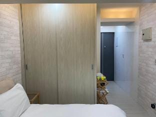 Zhonghua Road《西門町｜雙人房｜捷運6號出口》80[僅限境外旅客入住] Vacation rental in Taipei City