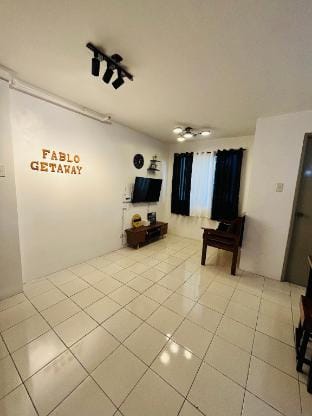 FabloGetaway Black & Wood Beside Enchanted Kingdom Apartment in Santa Rosa
