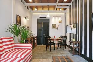 Stylist Siamese Design House Steps To Chinatown Vacation rental in Bangkok