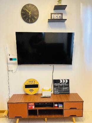 FabloGetaway Beside EK Black & Wood Vacation rental in Santa Rosa