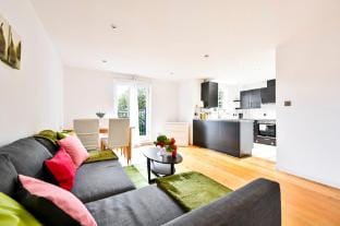 Cozy Corner near Tower Bridge Apartment in London Borough of Southwark