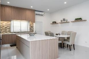 Luxury Pool Villa A18/3BR/8 Persons/BBQ Vacation rental in Pattaya City
