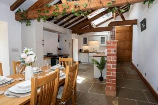 Treehouse Cottage Spa Retreat Vacation rental in Malvern Hills District