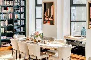 Contemporary 2bed in Art Deco Heritage Site Elevea Apartment in Cape Town