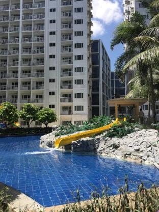 Relax in Pasay Citys Best Kept Secret - Spacious Condo with Garden View Apartment in Pasay