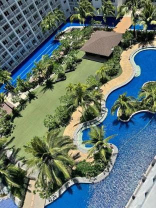 Relax in Pasay Citys Best Kept Secret - Spacious Condo with Garden View Apartment in Pasay