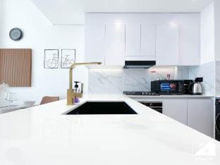 Bright & Modern | 1BR Binghatti Amber & city view Vacation rental in Dubai
