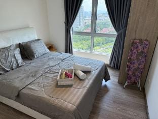 Kajang 3R  Retreat | Wa/F | Netflix Sleek & Serene Apartment in Negeri Sembilan, Malaysia