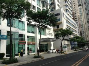 Elegant 2BR Apartment in Upscale Fort BGC Fast Wifi Apartment in Makati