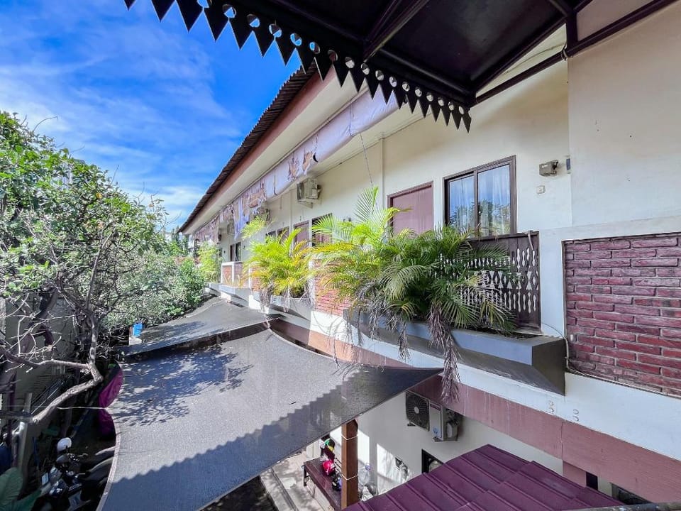 RedDoorz Syariah near Suncity Waterpark Sidoarjo Hotel in East Java