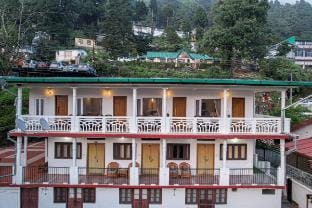 Lake-Facing 2-BHK Retreat Right Above Mall Road Vacation rental in Uttarakhand
