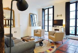 3 bedrooms/Le Marais style /3 mins to République Vacation rental in Paris