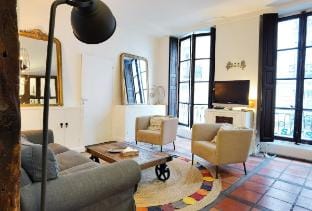 3 bedrooms/Le Marais style /3 mins to République Vacation rental in Paris