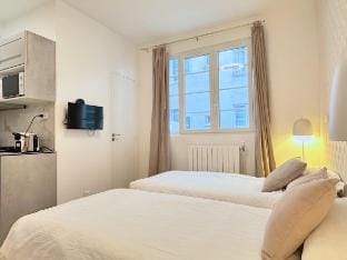 Cosy APT with elevator 3 mins to Musee Louvre Vacation rental in Paris