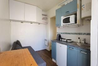 Sunshine Studio with Elevator/ near to Metro Vacation rental in Paris