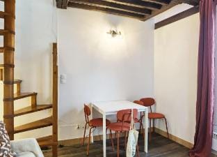 Calm Loft  apt in the center of 11arr Vacation rental in Paris
