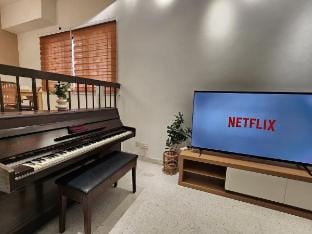 New! Stylish PJ SS2Landed|The Hub|5BR|17P|65inchTV Vacation rental in Petaling Jaya