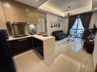 Jade Homes @ R&F (free WiFi & 1 c/p) Dual-Key Apartment in Johor Bahru