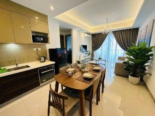 Emerald Homes @ R&F (free WiFi & 1 c/p) Dual-Key Apartment in Johor Bahru